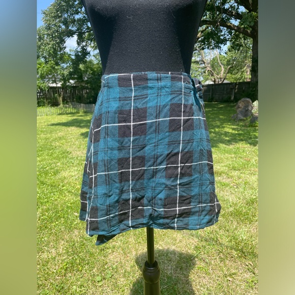 Aeropostale Plaid Wrap Skirt - Picture 5 of 7